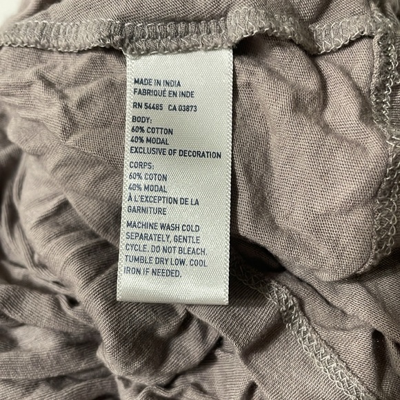 AE Tunic with Cutout Details - Picture 4 of 4